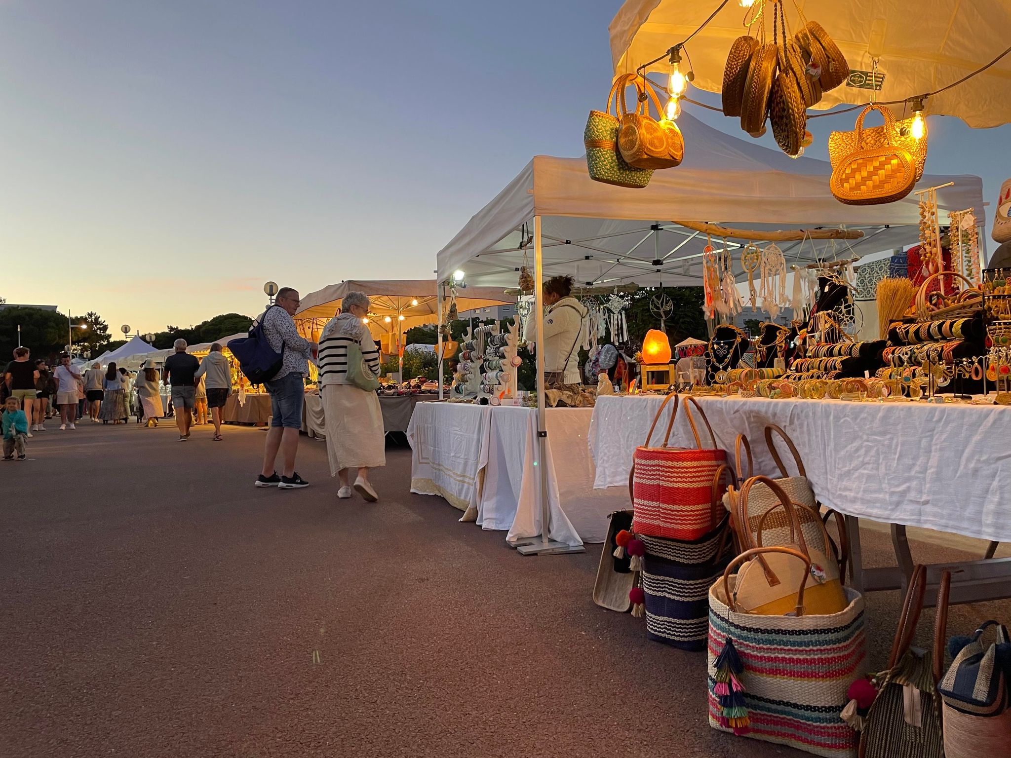 Marché nocturne Royan Shopping